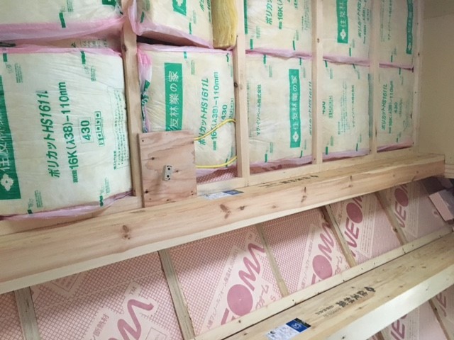 屋根裏工事